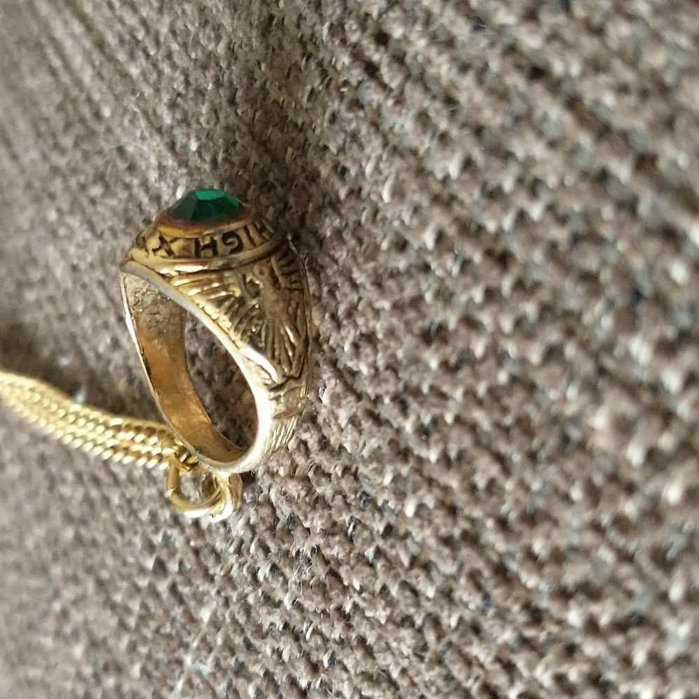 Vintage Class Ring Necklace - Picture 4 of 9